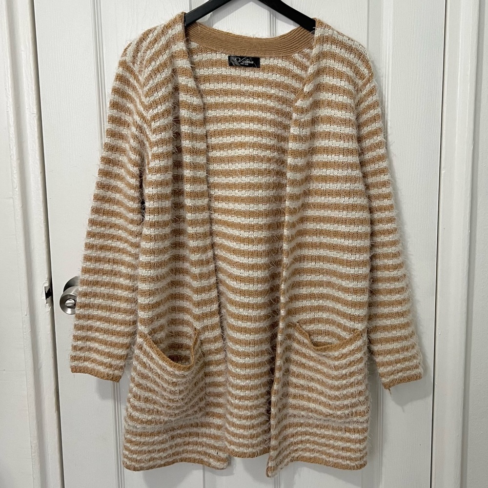 Victoria Boutique Women’s Fall warm Tan and White Striped Cardigan One Size XL